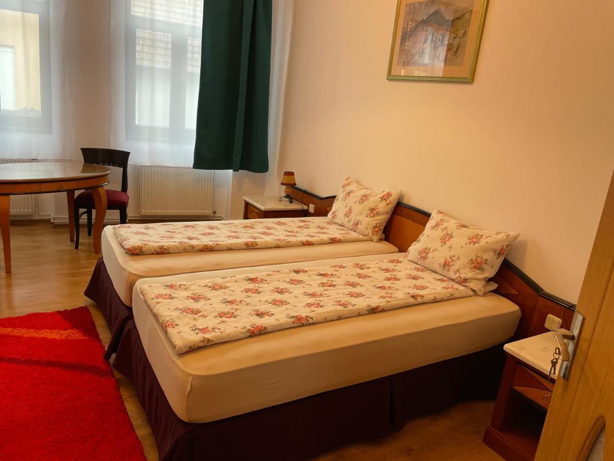Pensiunea Mimi Mediaş Extérieur photo